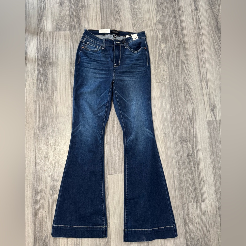 Judy Blue Los Angeles Flare Jeans (Size 7/28)